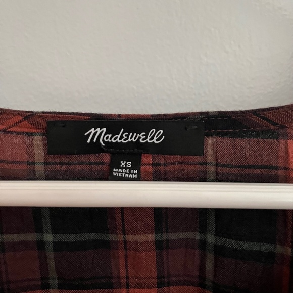 Madewell | Gathered V-Neck Top in Plaid - Picture 3 of 9